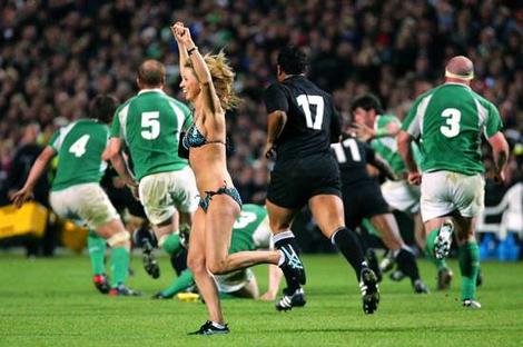 streaker.jpg